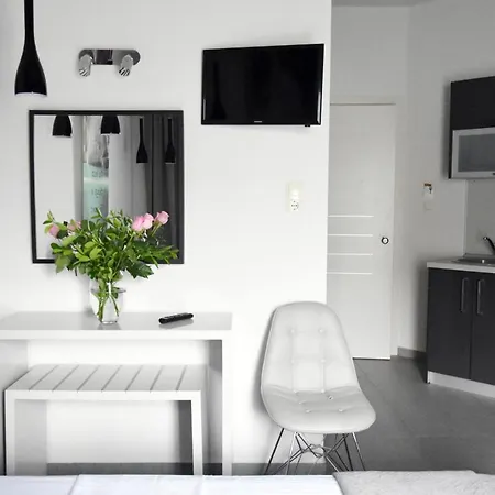 Cross Plaza Aparthotel