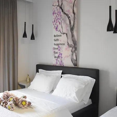 Aparthotel Cross Plaza