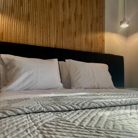 Cross Plaza Aparthotel