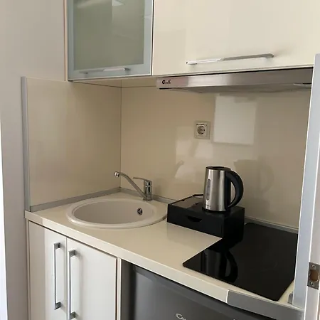 Cross Plaza Aparthotel