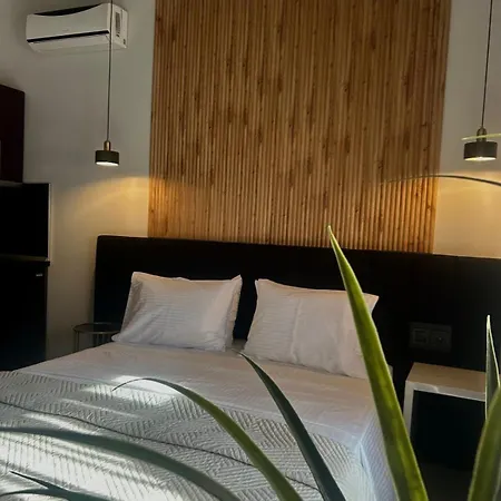 Cross Plaza Aparthotel 3*