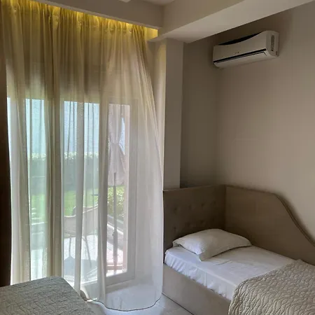 Aparthotel Cross Plaza 3*